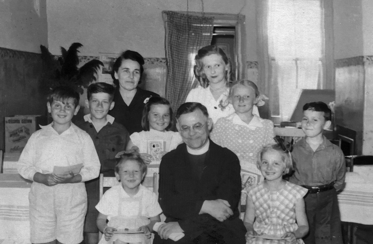 1952 - First Ukrainian school in Australia - with Father Kopiakivsky & teachers at the YMCA Pitt St Sydney, Sydney city centre