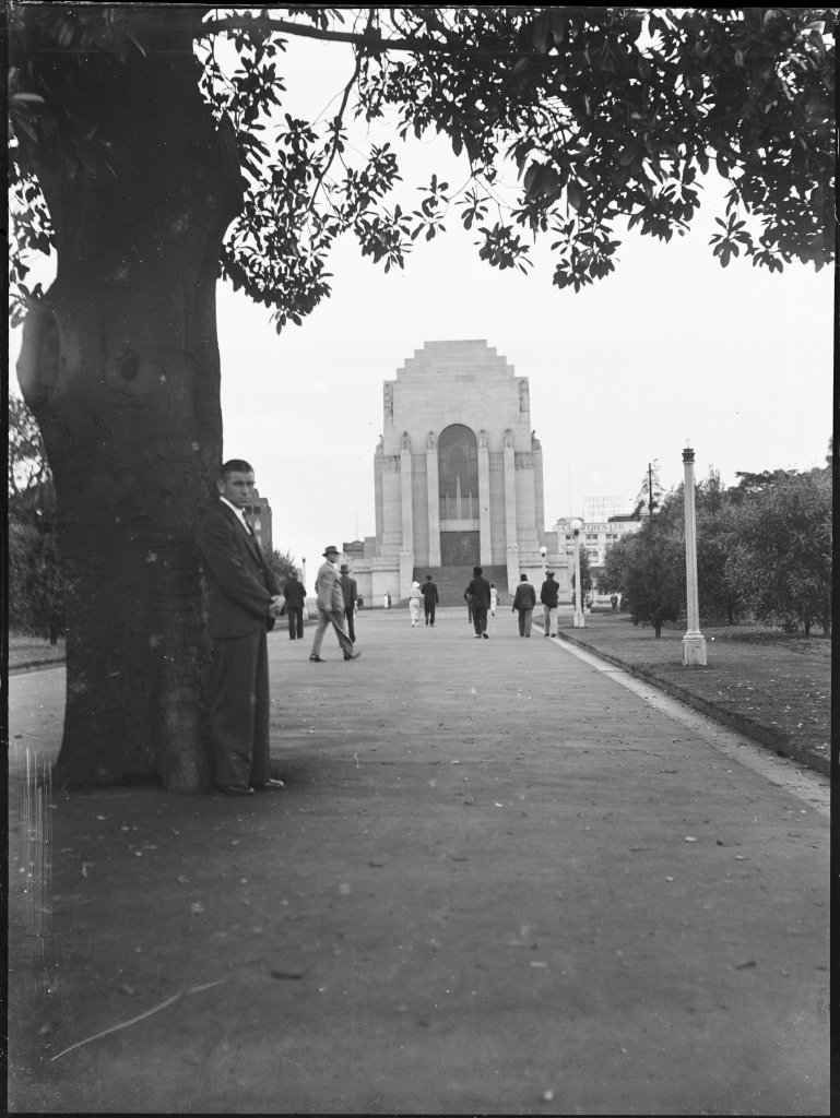 Man posing under tree in front of Anzac War Memorial in Hyde Park, Sydney from The Powerhouse Museum, Sydney city centre (1930–50)