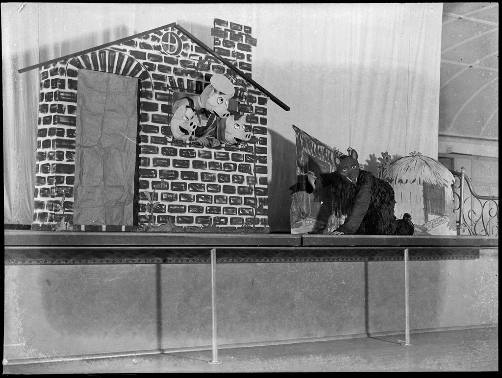 Production of Three Little Pigs at the Albert Amusement Hall, Leichhardt from The Powerhouse Museum, 1930–50