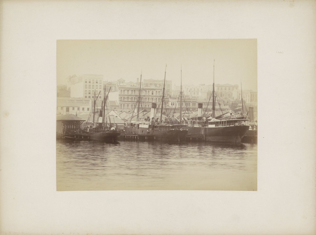 Boten aan de kade in de haven van (vermoedelijk) Sydney, RP-F-F01103-S (1890–1901)