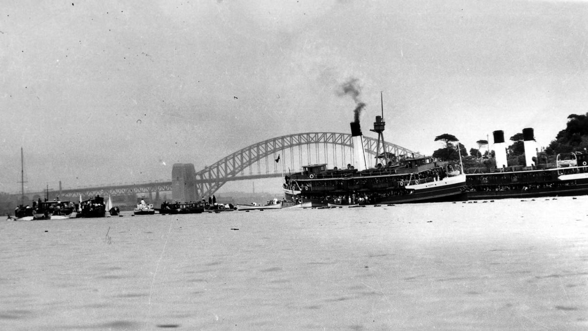 Sydney Ferries BARRENJOEY and DEE WHY and smaller vessels rescue RODNEY passengers 13 Feb 1938