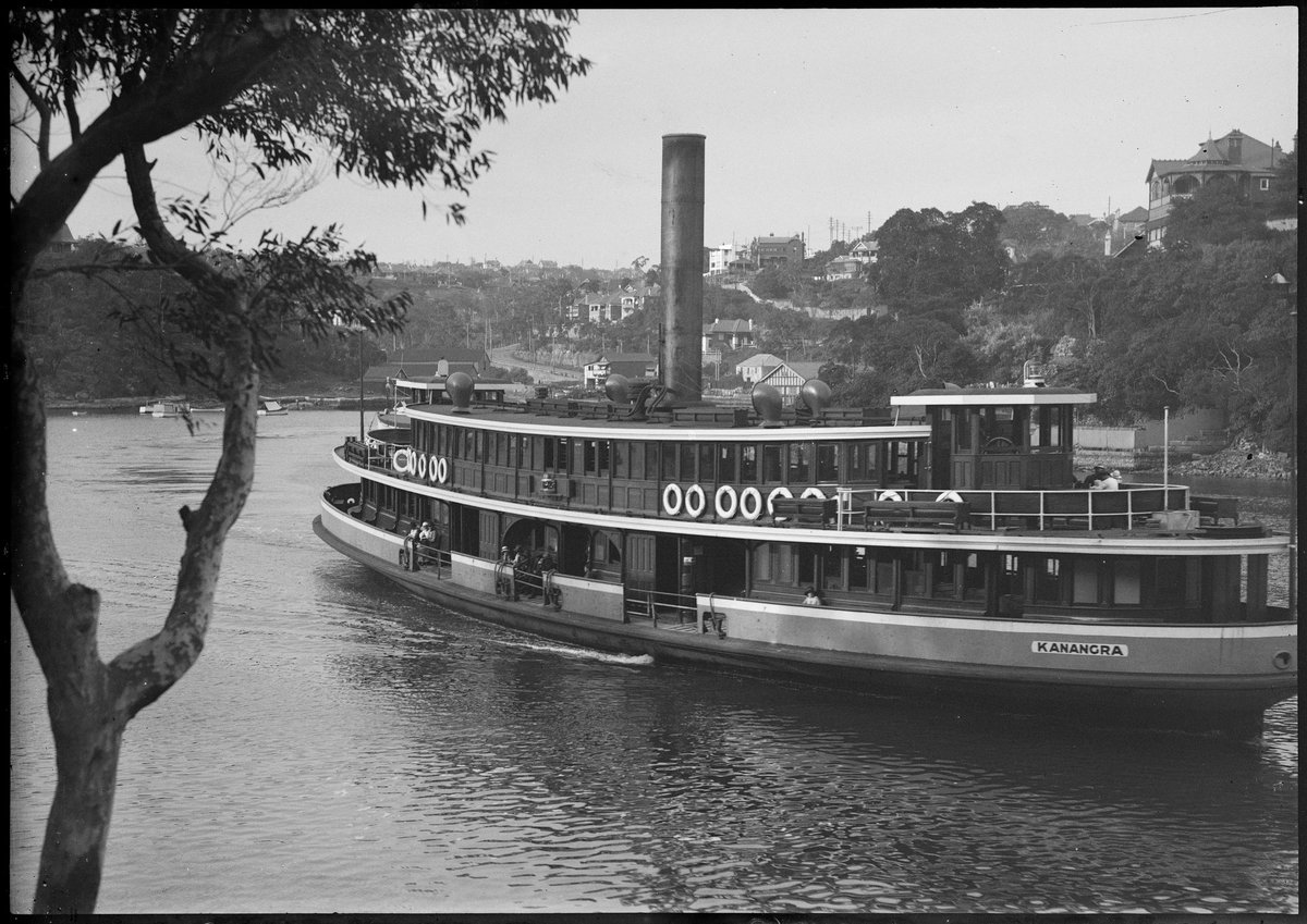 Sydney ferry KANANGRA approaching Old Cremorne Wharf (1917–23)