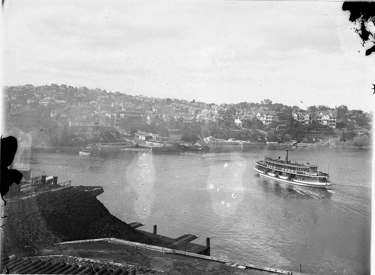 Sydney ferry KAREELA approaching Hayes Street Wharf (Neutral Bay) (1906–30)