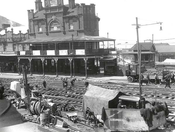 Relaying tram tracks in Newtown 1927