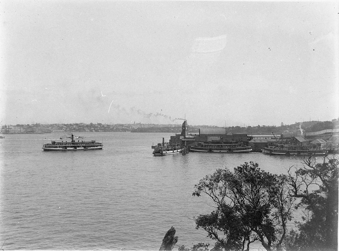 Sydney ferries at old Milsons Point Wharf between 1916 and 1923 (1916–25)