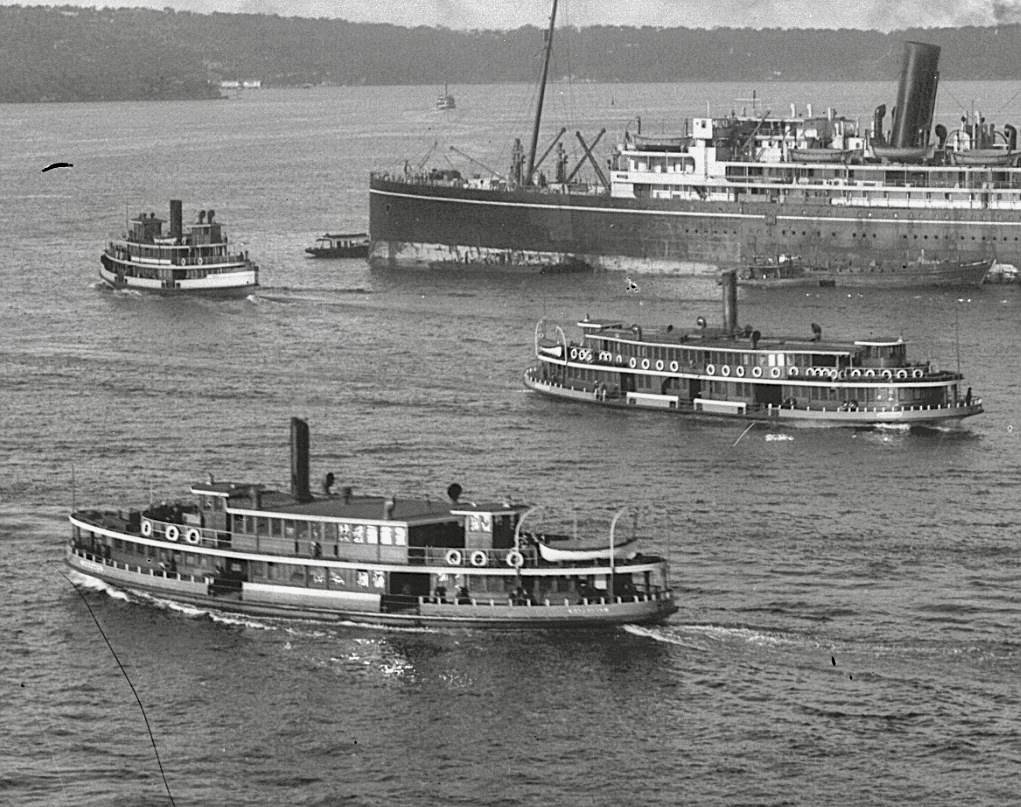 Sydney ferries WOOLLAHRA KARRABEE KURRABA and liner NALDERA at Bennelong Point 1920s, Sydney city centre