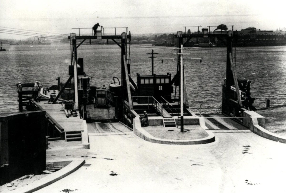 Sydney ferry BARANGAROO or BENELON at McMahons Point (1880–1932)