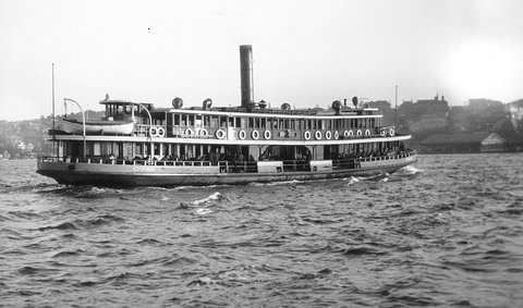 Sydney ferry KULGOA heading to Circular Quay, 1902–32