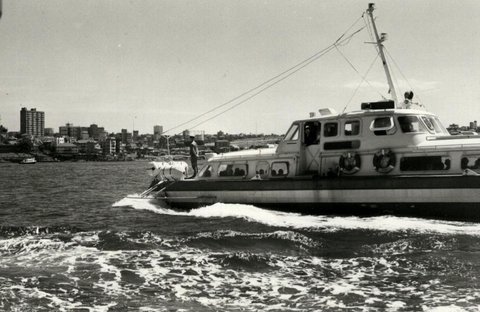 Sydney hydrofoil Manly (III) in reverse following gear box failure 1968