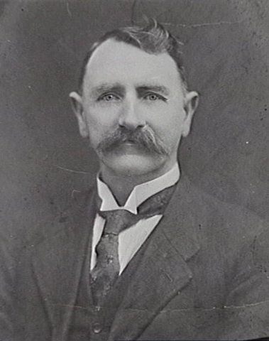 Portrait of Alderman Michael Burke, Municipal Council of the City of Sydney, 1916, Unique ID A-00041191