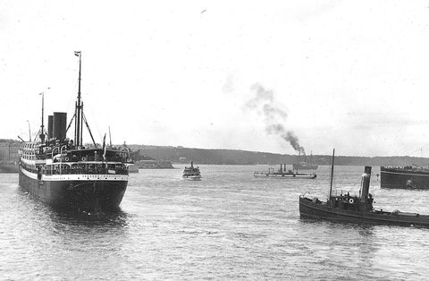German passenger liner GROSSER KURFURST (1899-1937) outbound Sydney Cove, 1905