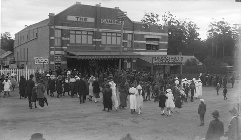 Soldiers entering The Cambria cinema, Beecroft Road, Epping, Sydney, 1920