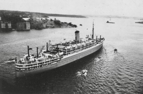 RMS Orion leaving Sydney, 17.9.1949