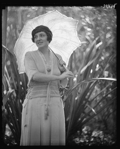 Mrs. T. H. Kelly photographed by H Cazneaux, c. 1910