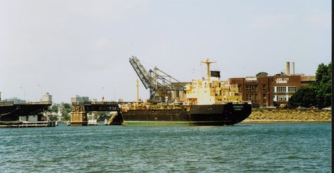 Collier CONARA (1977), leaves Blackwattle Bay during 1989 (Graeme Andrews, City of Sydney Archive)