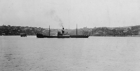 Pelaw Main inbound Port Jackson, in 1930s (Graeme Andrews, City of Sydney Archives)