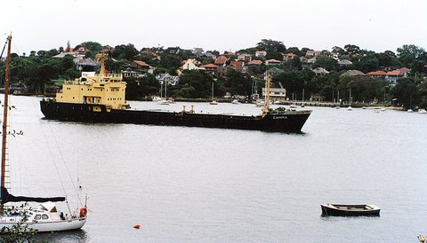 Camira off Greenwich in Sydney Harbour, 1990 (Graeme Andrews, City of Sydney Archives)