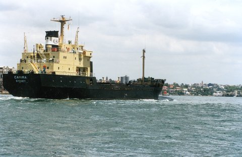 Camira inbound, 1990, Sydney Harbour (Graeme Andrews, City of Sydney Archives)