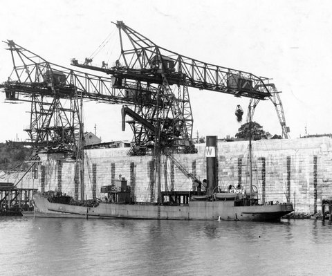 Beulah at Balls Head Coal Loader in 1930 (Graeme Andrews, City of Sydney Archives)