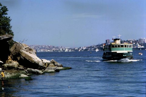 71-721 Ferry rounding Cremorne Point, Sydney 1971