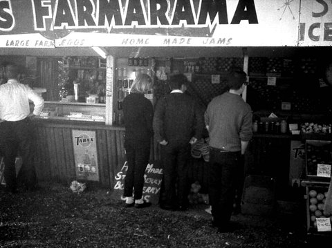 68-06 La Perouse Fruit stall Sydney1968