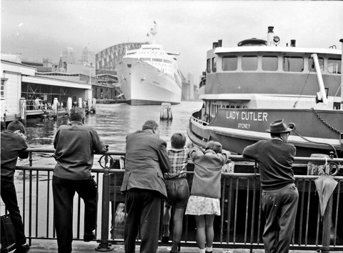 69-12 547 Circular Quay, Sydney, Australia 1969