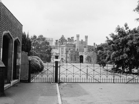 69-12 555 Government House, Sydney, Australia 1969