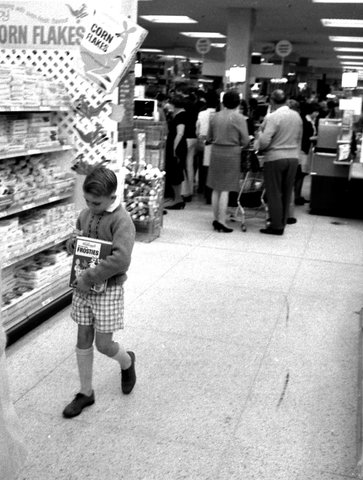 68-09 Supermarket with John & Wendy 1, Sydney 1968