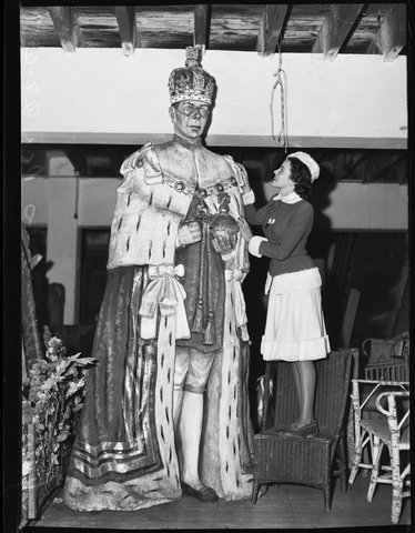 King George VI statue, JC Williamson's prop store, 1941