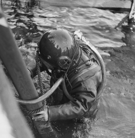 Diver Rose Bay 1938