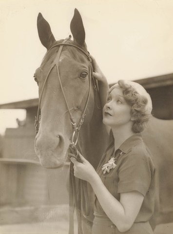 Helen Twelvetrees during filming of "Thoroughbred", Sydney, 1936 - Sam Hood (cropped)