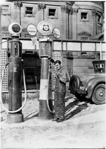 Petrol bowsers, 1932-1935 slnsw, 1932–35