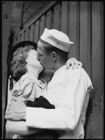 Farewell kiss, Sydney, 1938 slnsw
