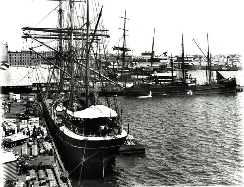 Ravenscourt (ship, 1892) and Wallarah (ship, 1900) in Walsh Bay, Sydney