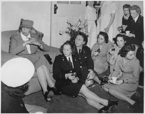 Eleanor Roosevelt in Sydney, Australia - NARA, 1943