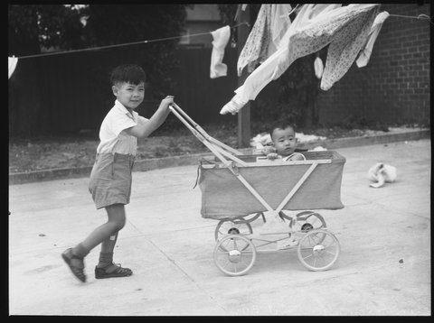 Chinese community at Burwood, 1942
