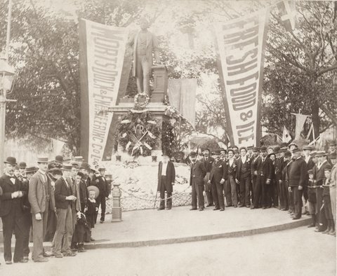 TS mort's statue, 1883