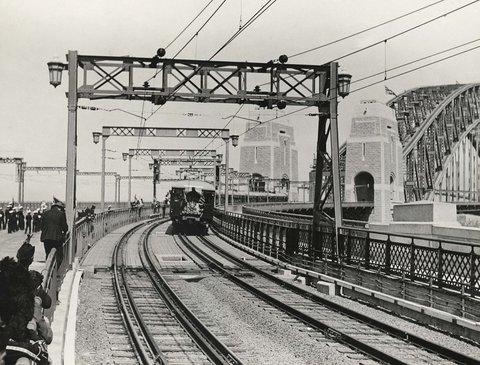 First passenger train over Sydney Harbour Bridge, 1932