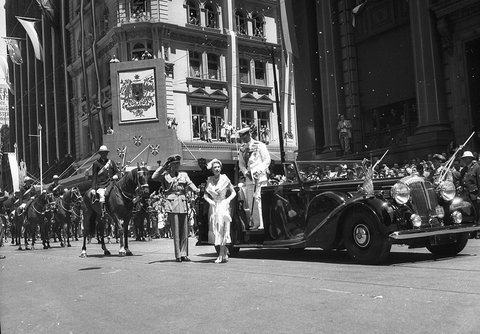 Queen Elizabeth arrives at the Cenotaph, Sydney, during the Royal Visit, 1954 photographer Jack Hickson
