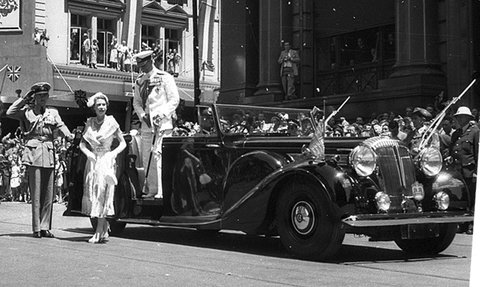 Queen Elizabeth, Cenotaph, Sydney NSW 1954