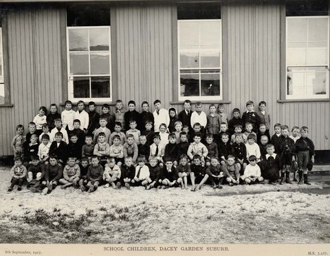 School children, Dacey Garden suburb, 1913–18