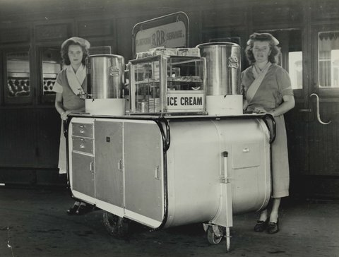 Central Railway Station, Sydney - mobile buffet service, 1948