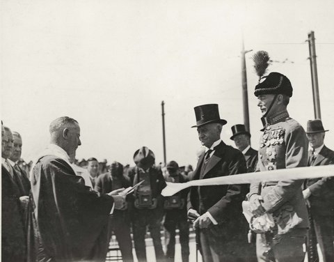Mayor of North Sydney Ald. Primrose cutting Ribbon, 1932