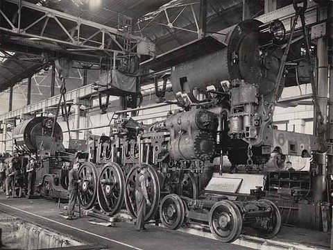 Construction of locomotive C3806 at the Eveleigh Workshops, 1945