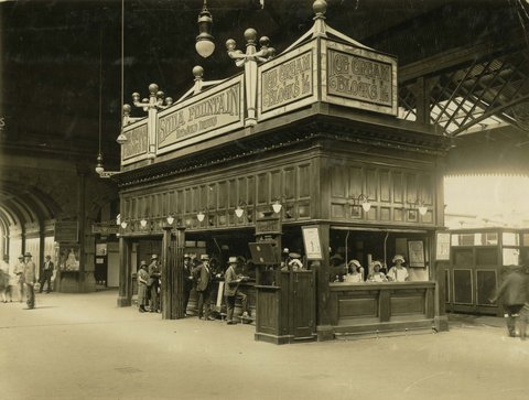 Kiosk at Central Railway Station, 1920
