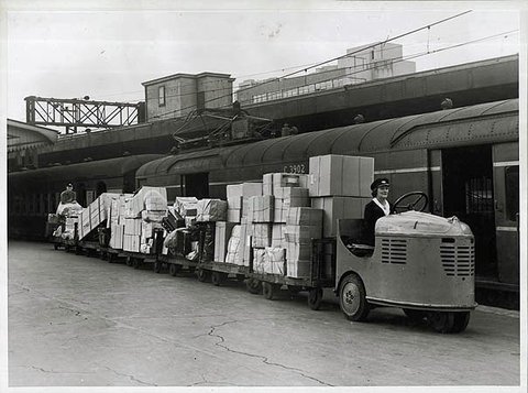 Luggage transport at Sydney, 1946