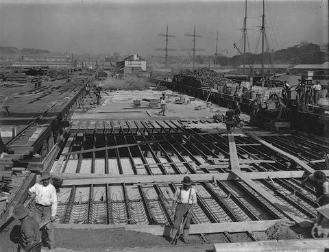 Building Finger Wharf, Woolloomooloo, c. 1912