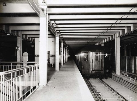 Wynyard Station - Shore track platform looking north, c. 1932