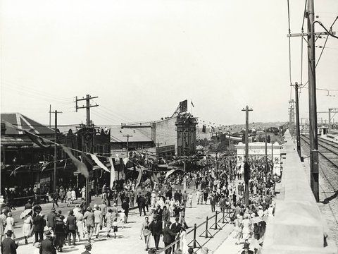 Public leaving after Procession, North Sydney. (Sydney Harbour Bridge Photographic Albums), c. 1932