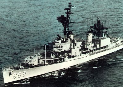 USS Arnold J. Isbell (DD-869) off Sydney, Australia, in 1970